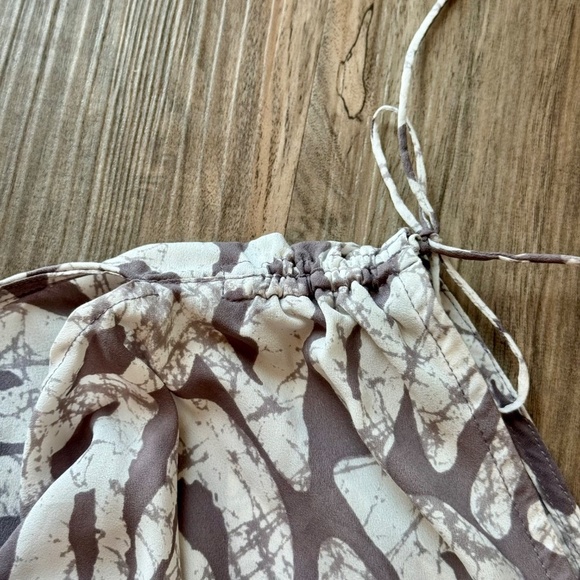 Joe Fresh Drawstring Cowl-Neck Abstract Print Top Gray/White Size M - Picture 4 of 10